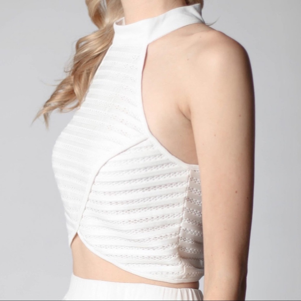 Structured Lace Halter - Picture 3 of 3